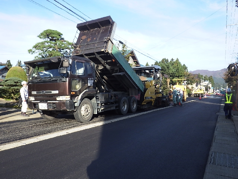 県道アスファルト舗装工事